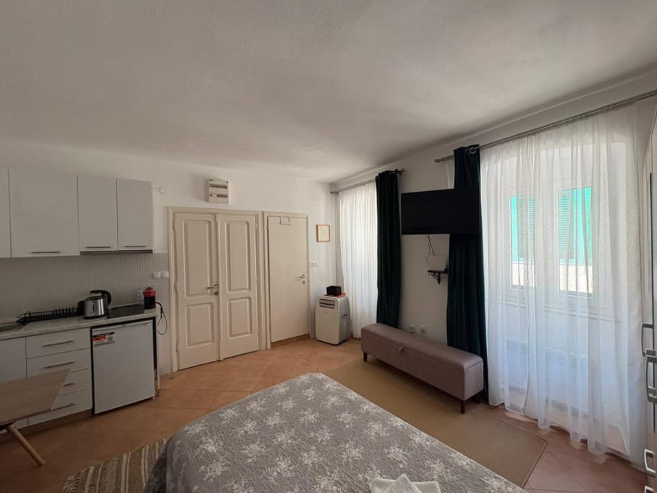 Old Town Mattarelli Studio Apartment in Kotor