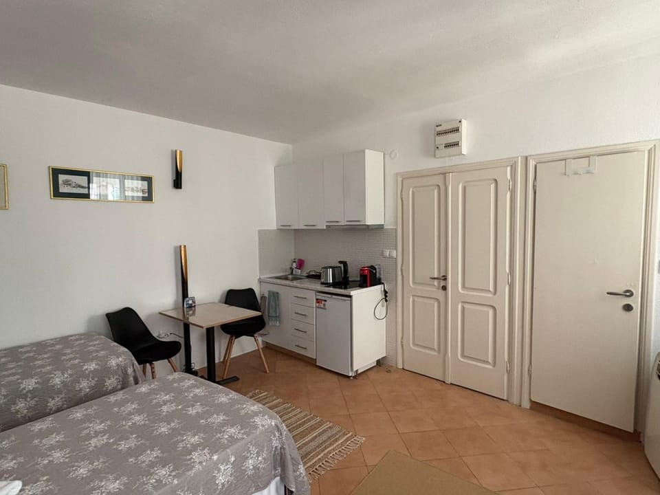 Old Town Mattarelli Studio Apartment in Kotor