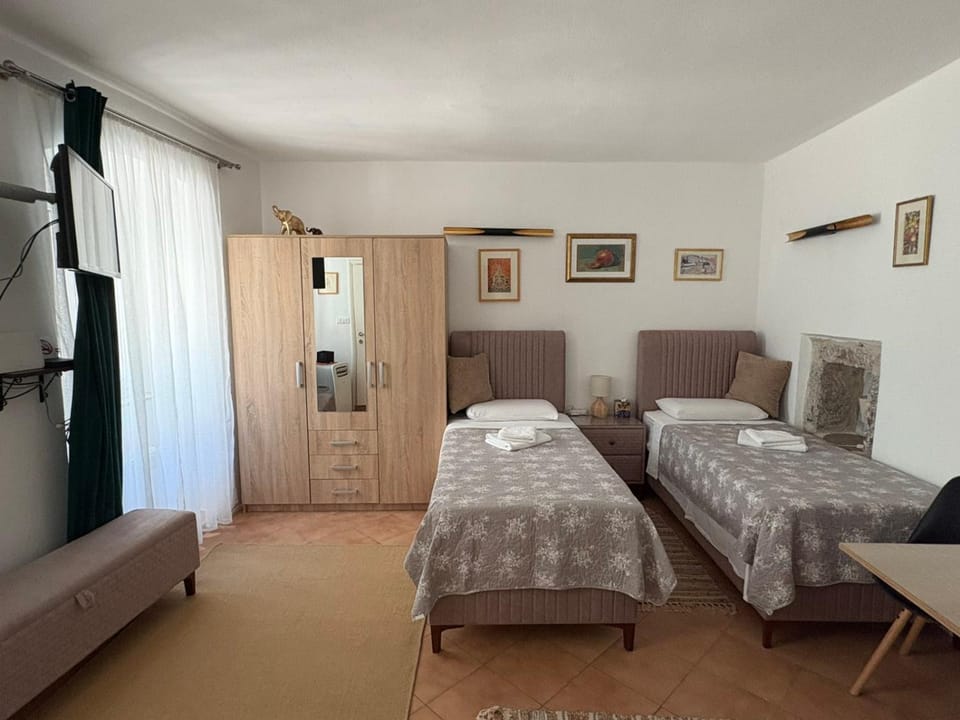 Old Town Mattarelli Studio Apartment in Kotor