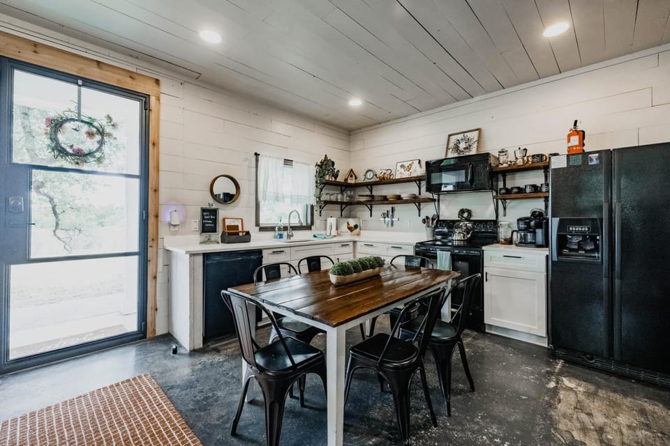 The Roost Farmhaus on 20 acres, hill country view, firepit, swimming hole House in Spring Branch