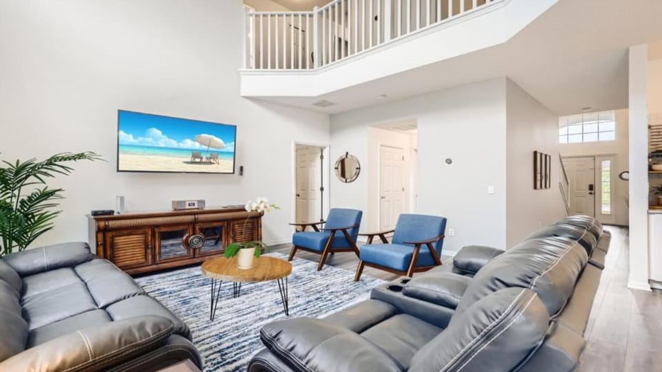 Communal lounge/ TV room, TV and multimedia, Living room, Seating area