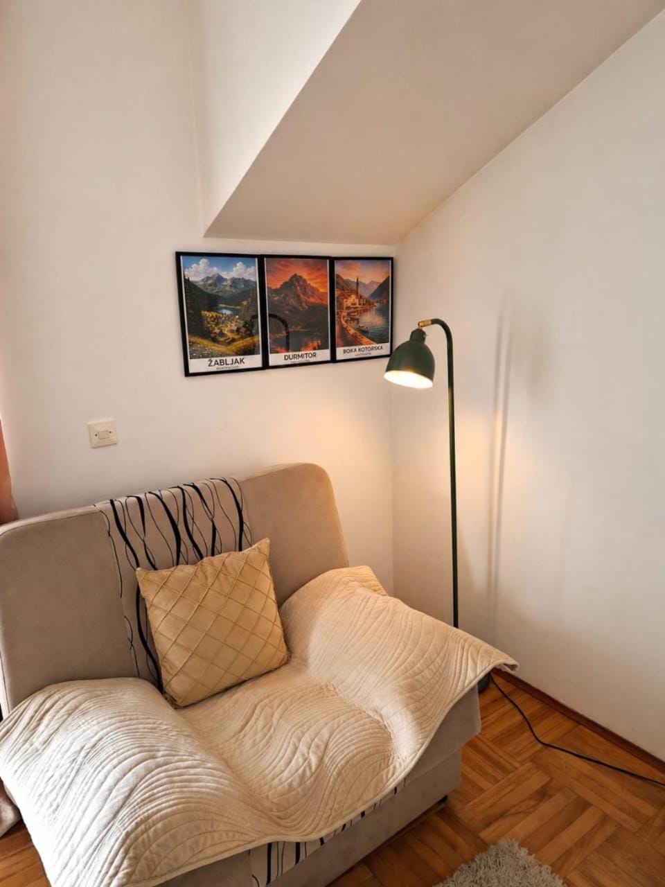 Living room, Decorative detail, Seating area