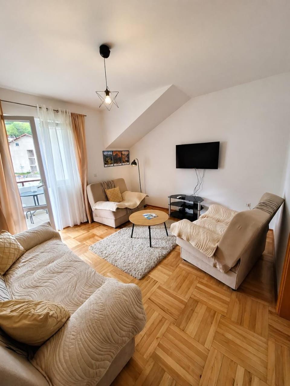 Living room, Photo of the whole room, Seating area