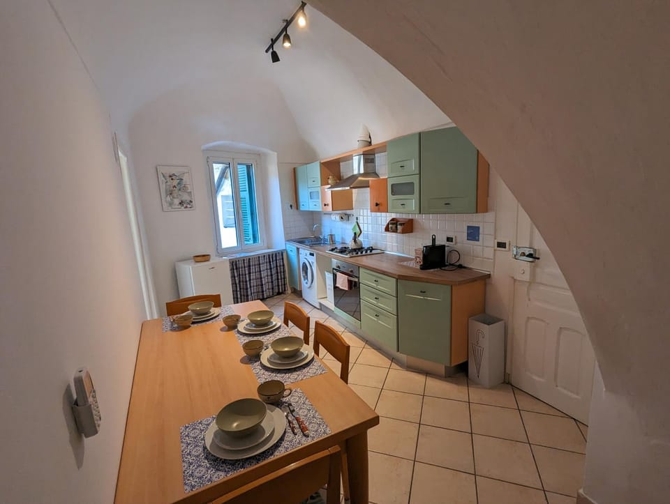 Coffee/tea facilities, Kitchen or kitchenette, Dining area, pet friendly, stove, washing machine
