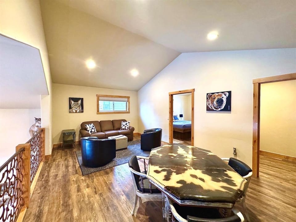 Eagle Bend Townhome w King Suites & Amazing Views House in Bigfork