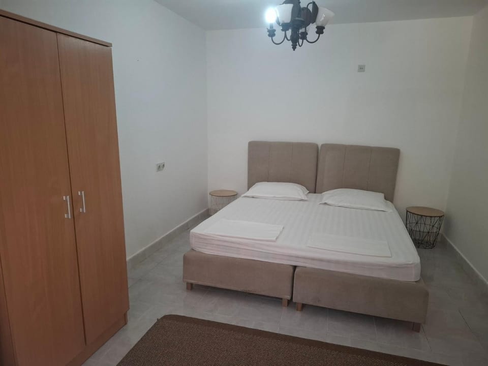 Bed, Photo of the whole room, Bedroom, wardrobe