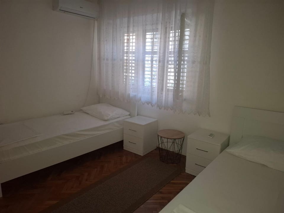 Bed, Photo of the whole room, Bedroom, towels, air conditioner