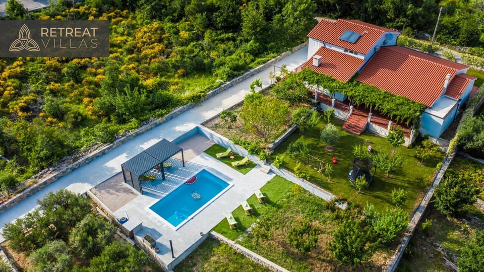 Property building, Balcony/Terrace, Swimming pool