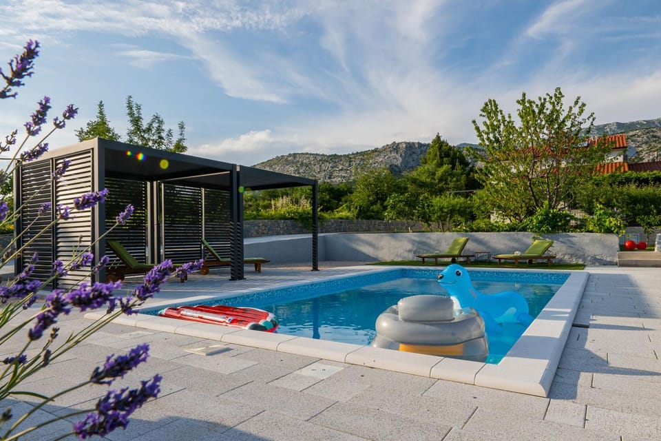 Day, Natural landscape, Balcony/Terrace, Mountain view, Pool view, Swimming pool, sunbed