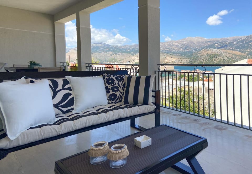 View (from property/room), Balcony/Terrace, Seating area, Sea view