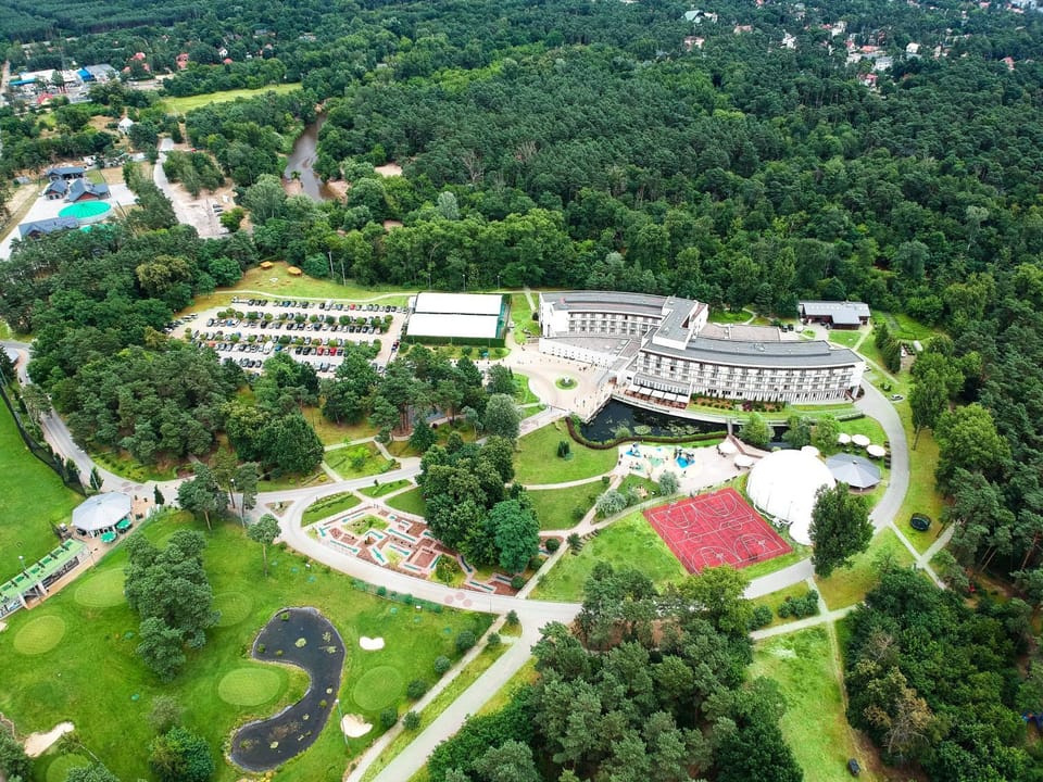Property building, Nearby landmark, Restaurant/places to eat, Restaurant/places to eat, Off site, Day, Neighbourhood, Natural landscape, Bird's eye view, Children play ground, Children play ground, Garden, Golfcourse, Golfcourse, Minigolf, Minigolf, View (from property/room), Balcony/Terrace, Balcony/Terrace, Business facilities, Banquet/Function facilities, Floor plan, Beach, Tennis court, Tennis court, Garden view, Landmark view, River view, Area and facilities, Area and facilities, Swimming pool, Breakfast, Location, Parking
