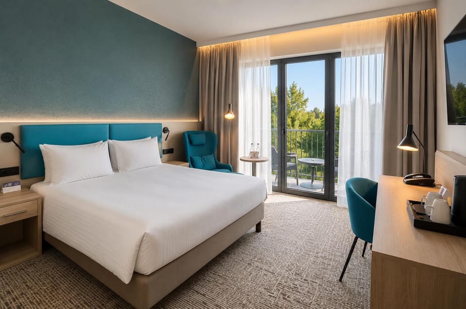 Bed, TV and multimedia, Balcony/Terrace, Photo of the whole room, Bedroom