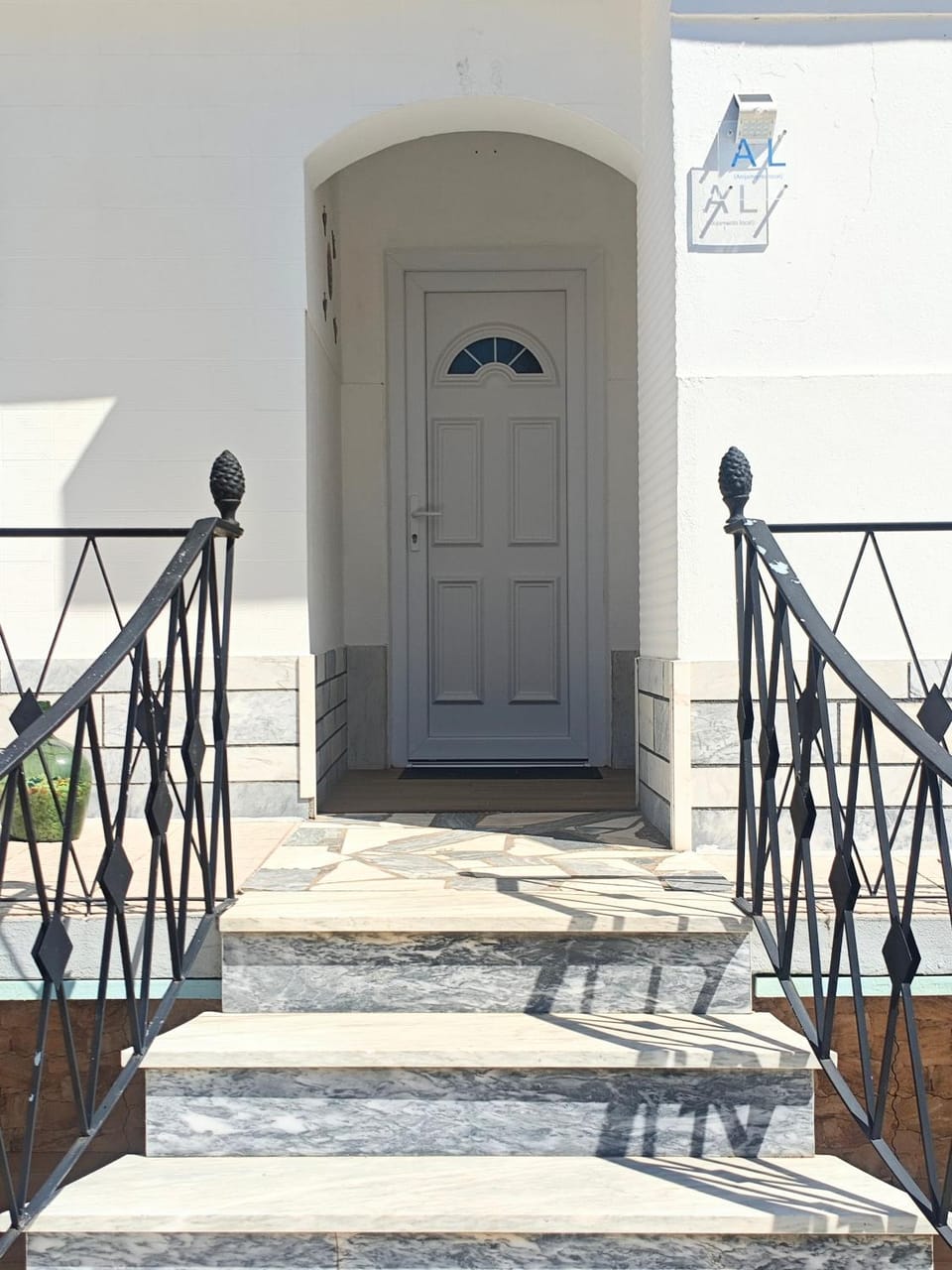 Facade/entrance