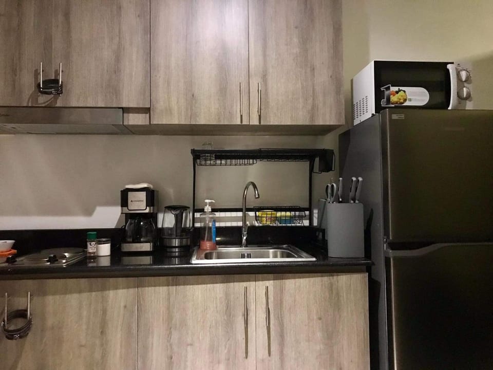 Cozy Bedroom FAME Condo Greenfield EDSA MRT Shaw Apartment in Mandaluyong