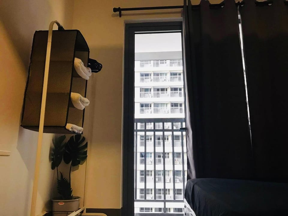 Cozy Bedroom FAME Condo Greenfield EDSA MRT Shaw Apartment in Mandaluyong