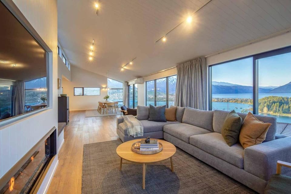 Fernlea - Luxury Holiday Home by MajorDomo House in Queenstown
