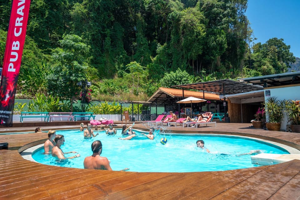 Spring, Day, People, Natural landscape, Pool view, Swimming pool, Swimming pool, group of guests, sunbed