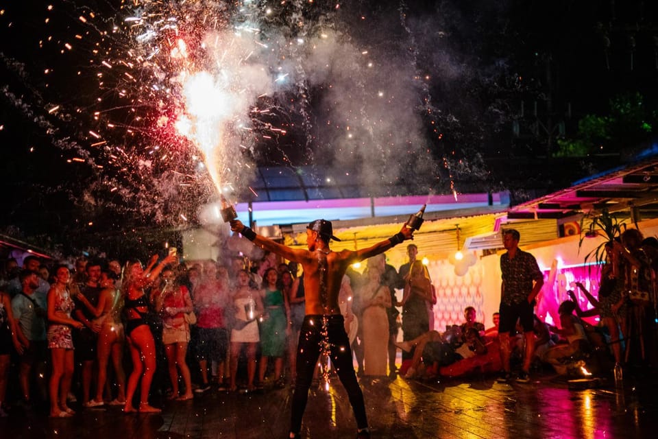 Night, People, Summer, Nightclub / DJ, Swimming pool, group of guests