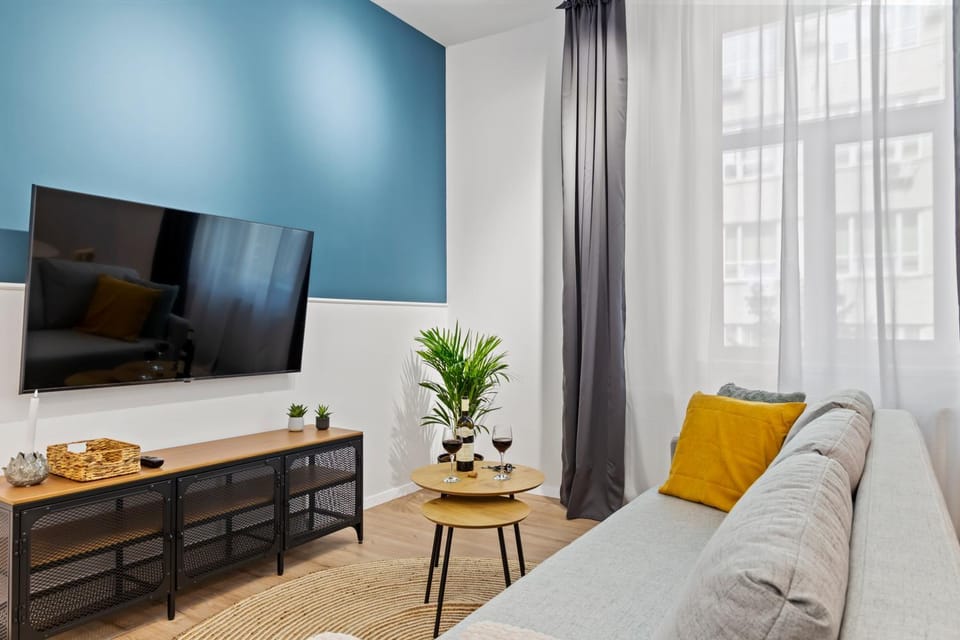 Communal lounge/ TV room, TV and multimedia, Living room, Seating area