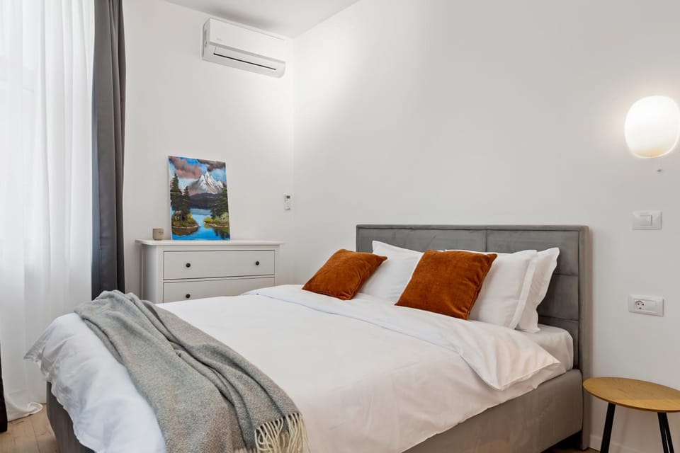 Bedroom, air conditioner