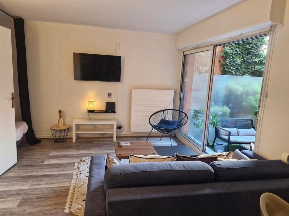 Communal lounge/ TV room, Living room