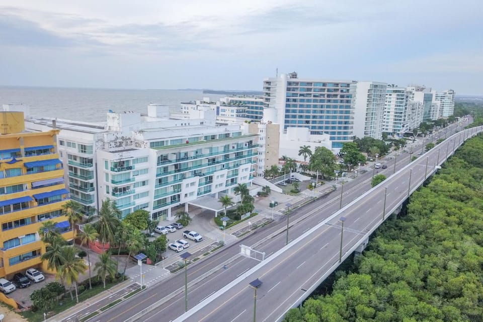 Property building, Day, Neighbourhood, Natural landscape, Bird's eye view, Sea view, Street view, Location