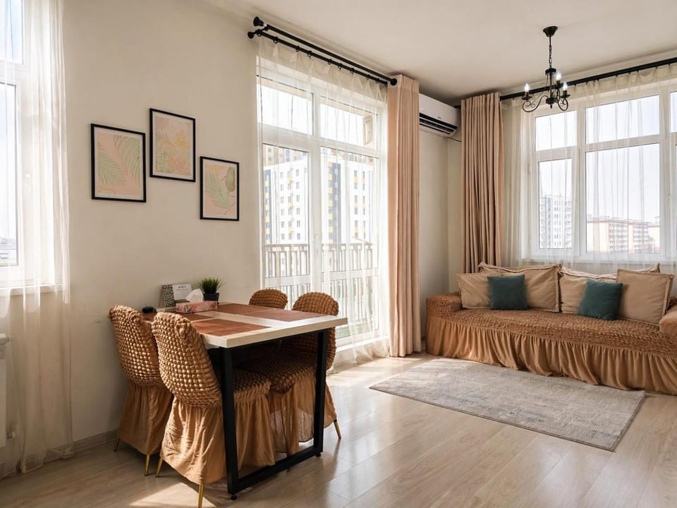 Living room, Seating area, Dining area