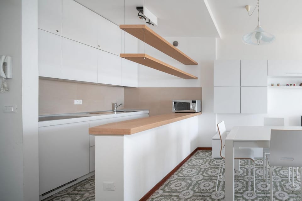 Kitchen or kitchenette, Dining area, stove