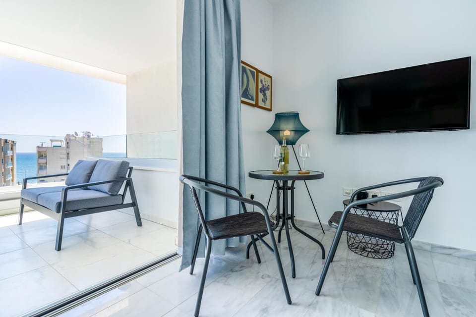 TV and multimedia, Balcony/Terrace, Living room, Seating area, Dining area