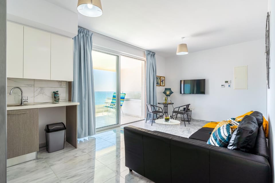 Kitchen or kitchenette, Living room, Dining area, stove