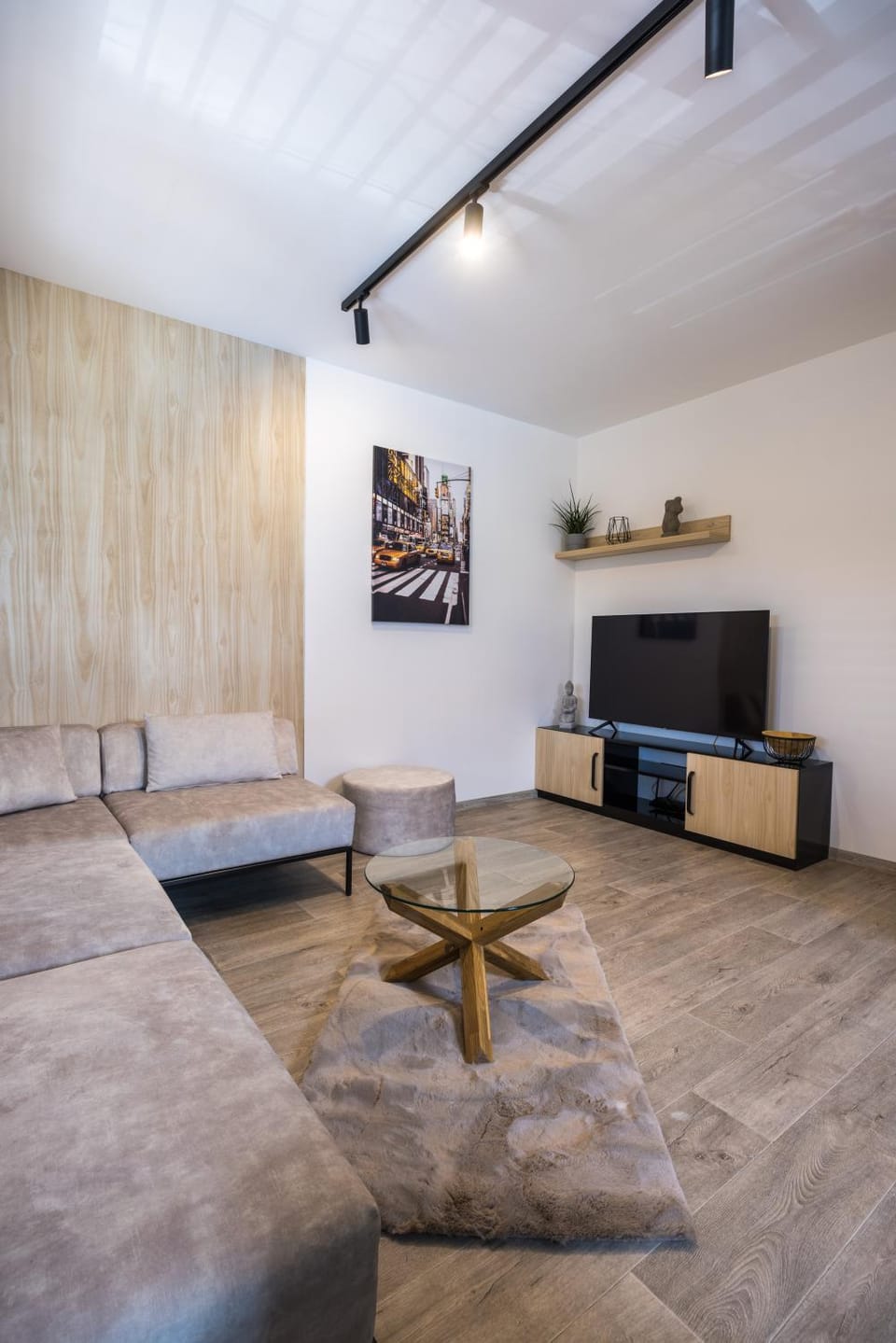 TV and multimedia, Living room, Seating area, Evening entertainment