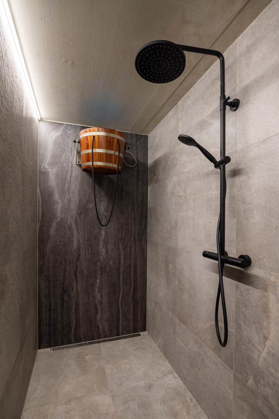 Shower, Bathroom, Spa and wellness centre/facilities
