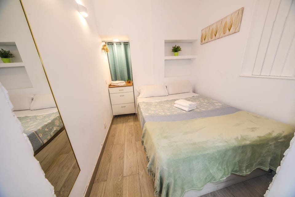 iYOURBASICS Lovely Studio Hinestrosa 23 FREE WIFI&AC Apartment in Malaga