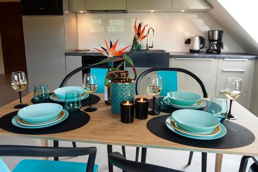 Kitchen or kitchenette, Food and drinks, Dining area, Food, minibar