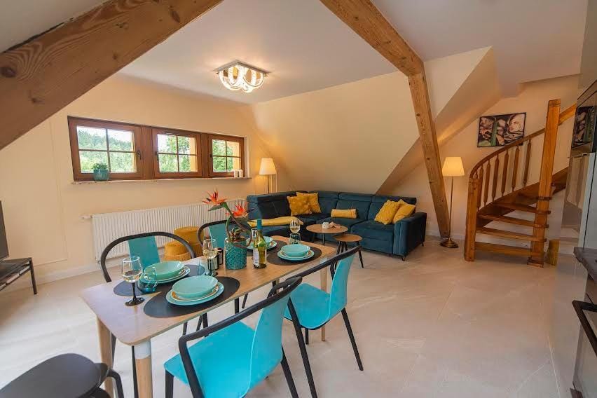 Living room, Seating area, Dining area
