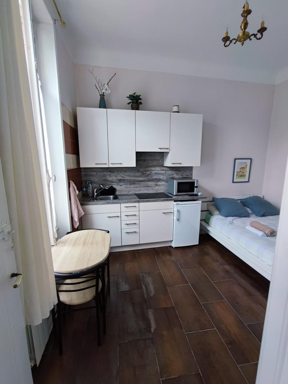 Kitchen or kitchenette, stove
