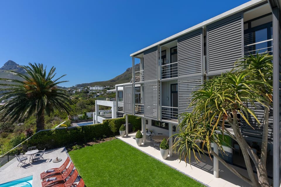 Property building, Facade/entrance, Garden, Garden view, Swimming pool