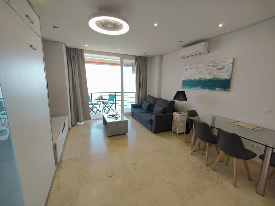 Santa-Clara-Blue Horizon Front Line Apartment BY NAMASTE ELITE Apartment in Torremolinos