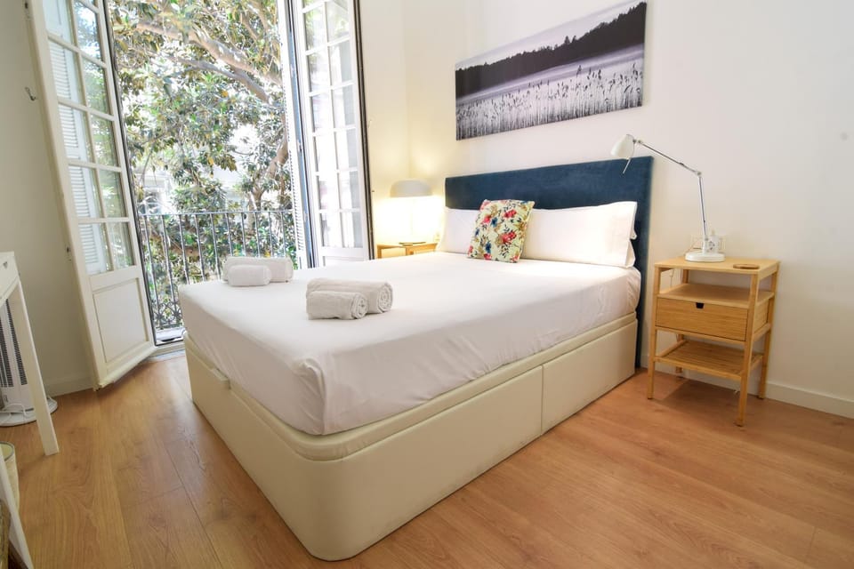 Bed, Photo of the whole room, Bedroom