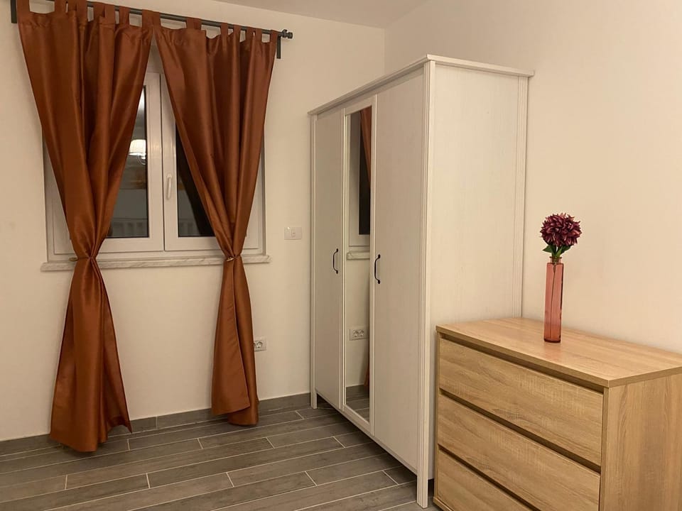 Bedroom, wardrobe