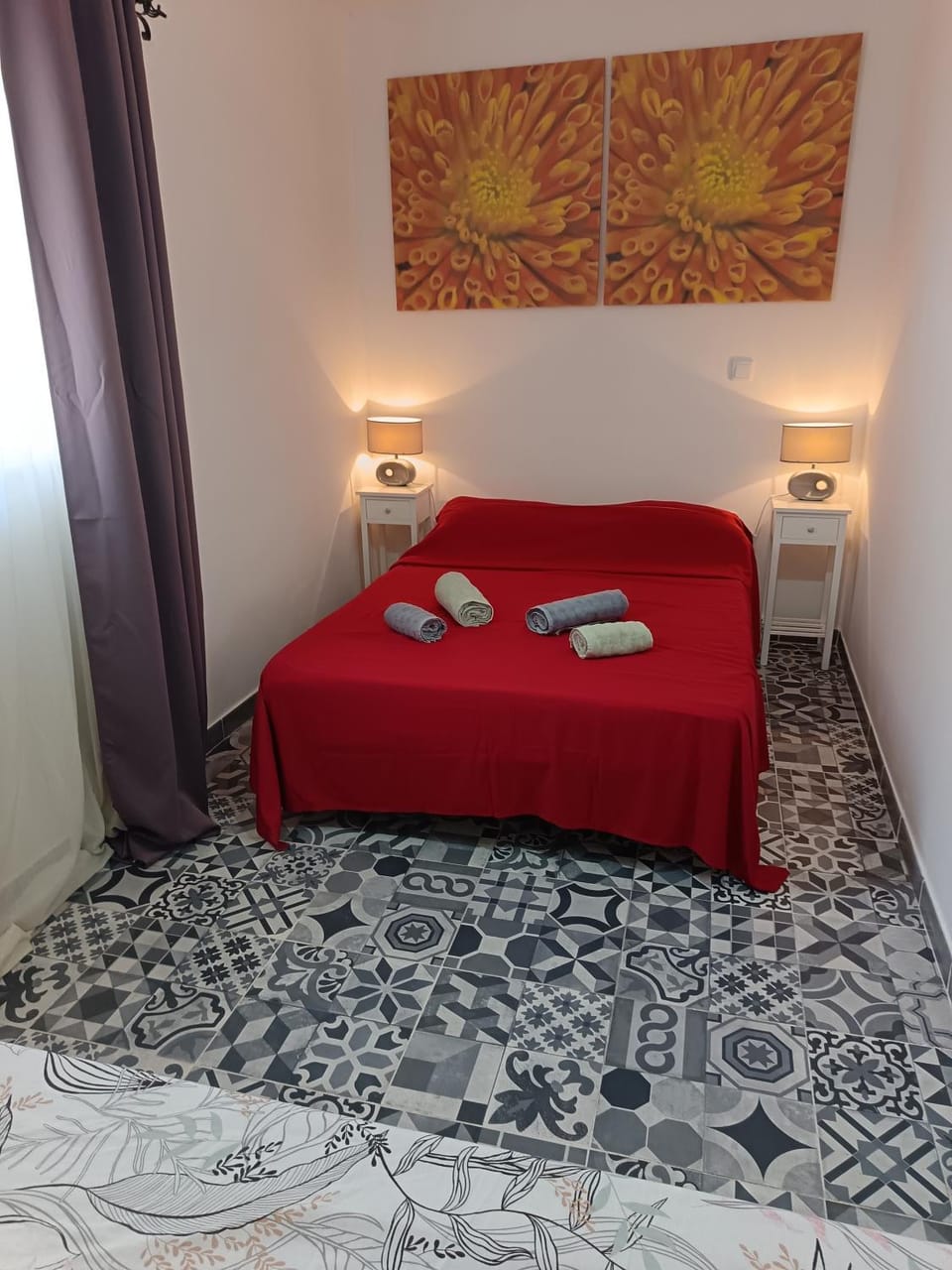 Photo of the whole room, Bedroom