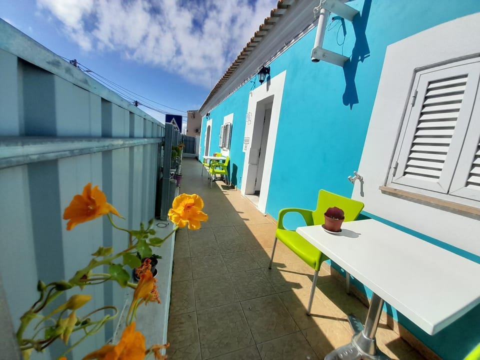 Property building, Patio, Day, Balcony/Terrace, Balcony/Terrace, Dining area