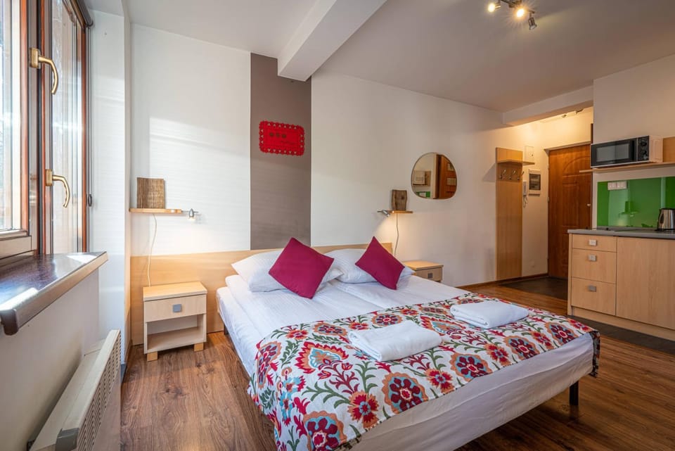 Bed, Kitchen or kitchenette, Photo of the whole room, Bedroom