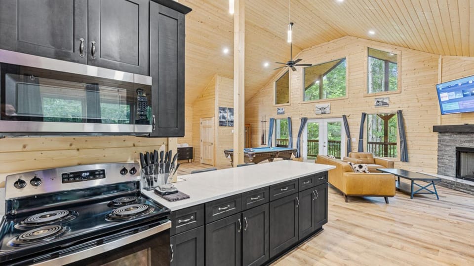 True Love Treehouse - Magic Above the Pines House in White County