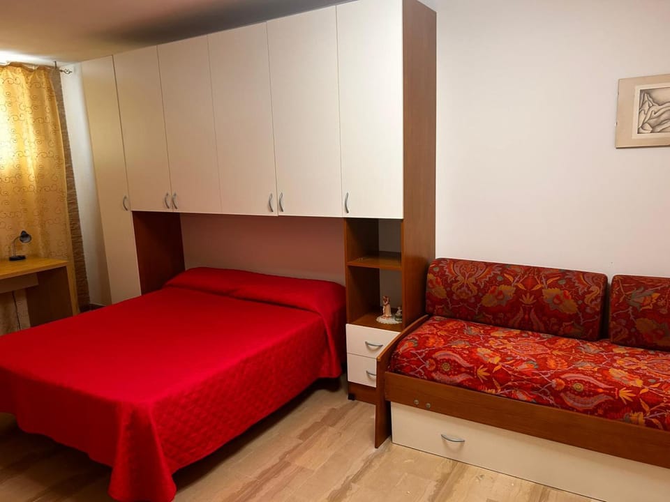 Bed, Photo of the whole room, Bedroom, wardrobe