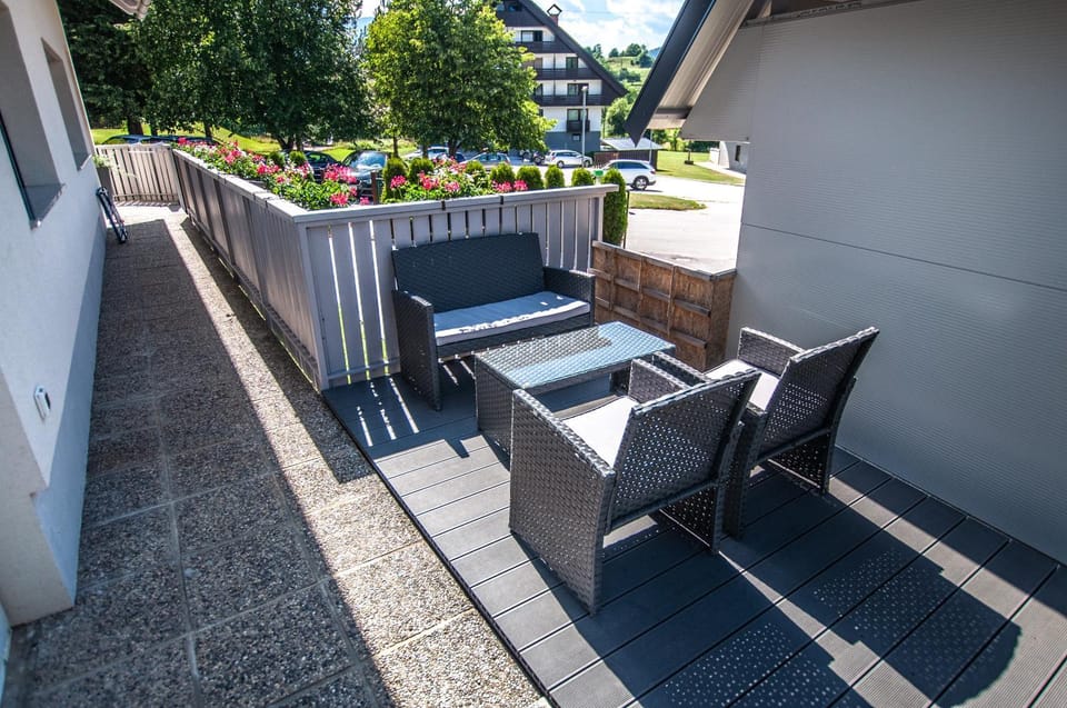 Patio, Day, Balcony/Terrace, Seating area