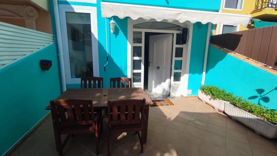 Patio, Facade/entrance