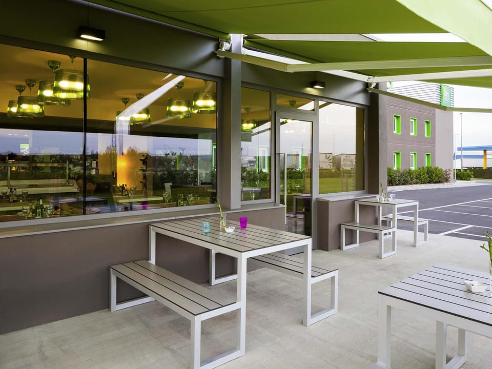 Property building, Lounge or bar