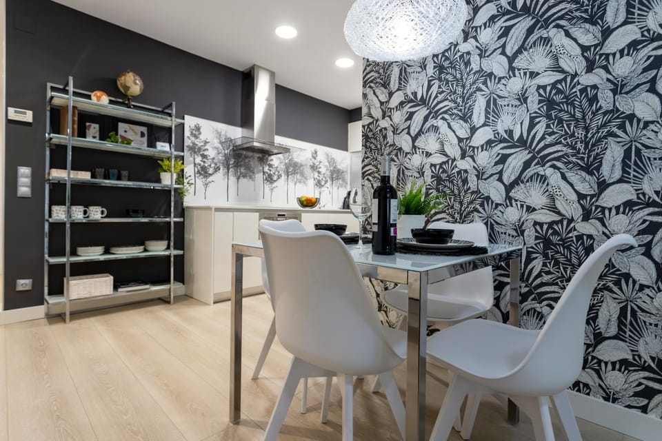 Kitchen or kitchenette, Seating area, Dining area