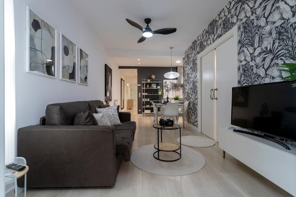 Communal lounge/ TV room, TV and multimedia, Living room, Seating area
